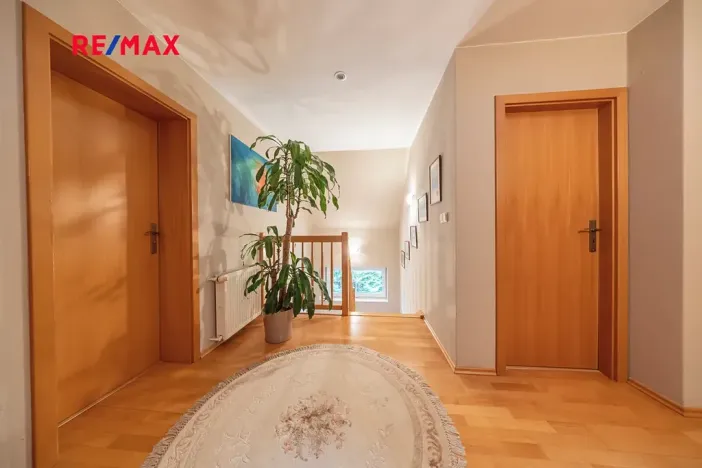 Prodej rodinného domu, Praha - Lochkov, V oudolku, 183 m2