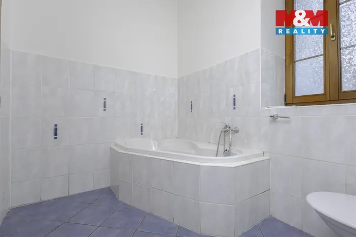 Pronájem bytu 2+1, Nový Bor, Husova, 75 m2
