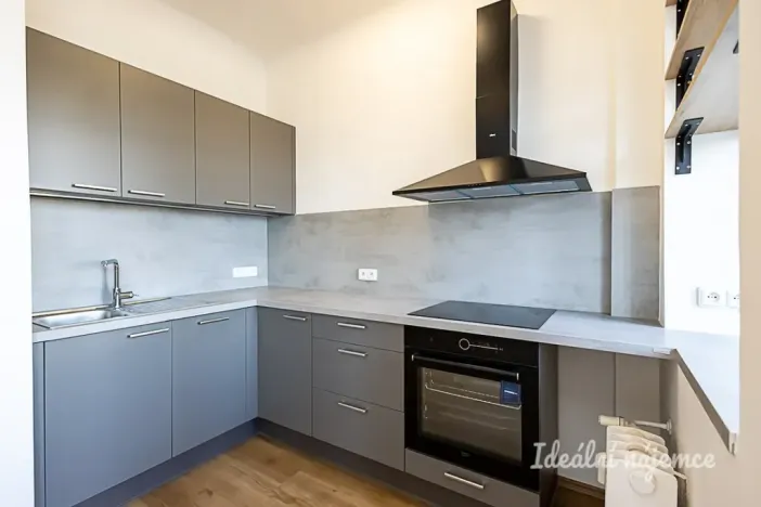 Pronájem bytu 2+1, Praha - Holešovice, Strojnická, 93 m2