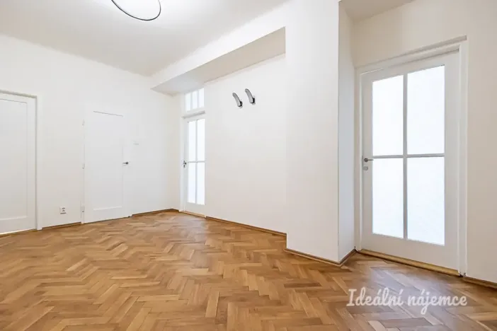 Pronájem bytu 2+1, Praha - Holešovice, Strojnická, 95 m2