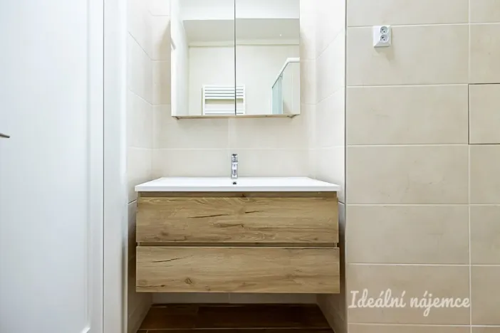 Pronájem bytu 2+1, Praha - Holešovice, Strojnická, 95 m2