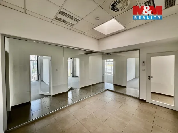 Pronájem kanceláře, Nupaky, Komerční, 150 m2