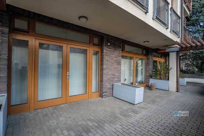 Pronájem obchodního prostoru, Praha - Hlubočepy, Hlubočepská, 104 m2