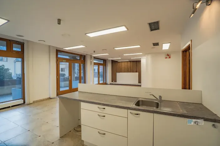 Prodej obchodního prostoru, Praha - Hlubočepy, Hlubočepská, 104 m2