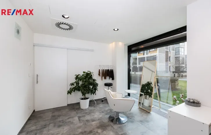 Pronájem obchodního prostoru, Praha - Libeň, Voctářova, 177 m2