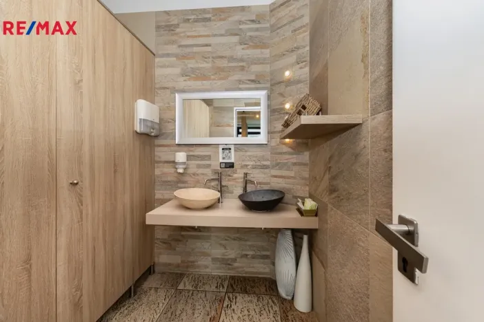 Pronájem obchodního prostoru, Praha - Libeň, Voctářova, 177 m2