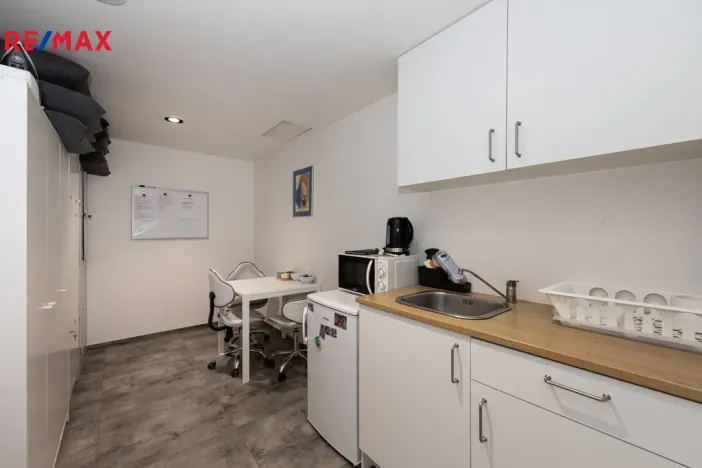 Pronájem obchodního prostoru, Praha - Libeň, Voctářova, 177 m2