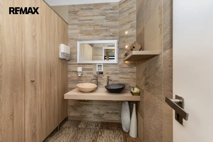 Pronájem obchodního prostoru, Praha - Libeň, Voctářova, 177 m2