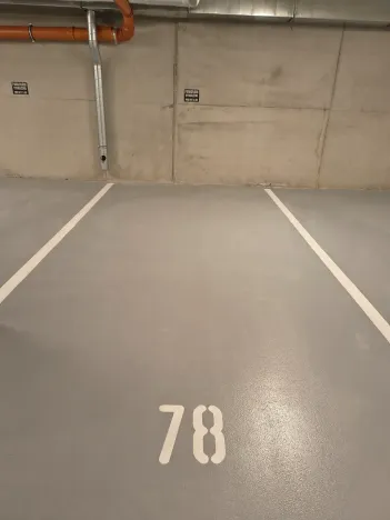 Pronájem garážového stání, Znojmo, Jarošova, 13 m2