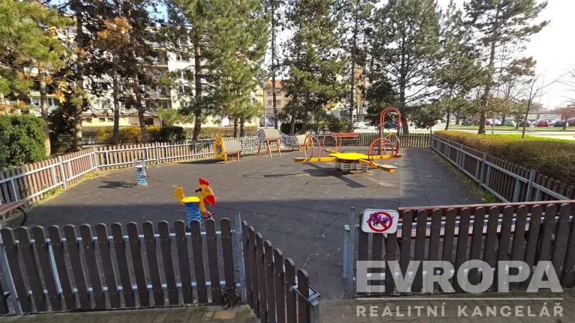 Prodej bytu 3+1, Pardubice - Zelené Předměstí, Karla IV., 76 m2