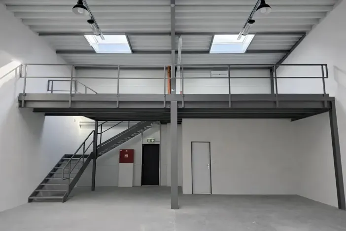 Pronájem skladu, Mělník, 193 m2