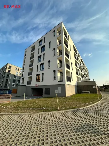 Pronájem garážového stání, Praha - Ruzyně, Stočesova, 15 m2