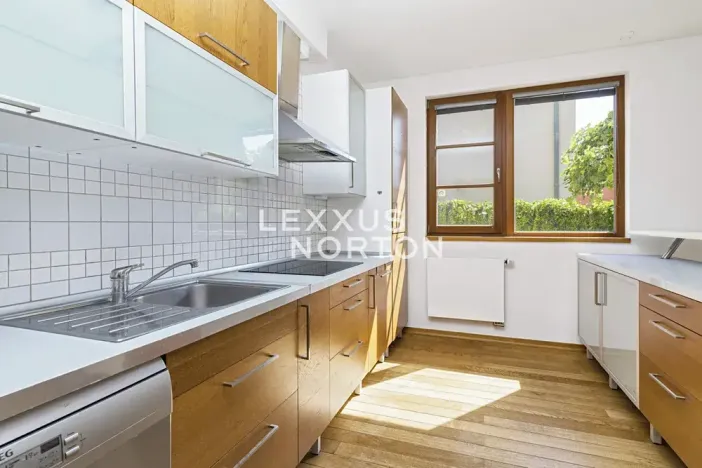 Pronájem rodinného domu, Praha - Jinonice, U dětského hřiště, 350 m2