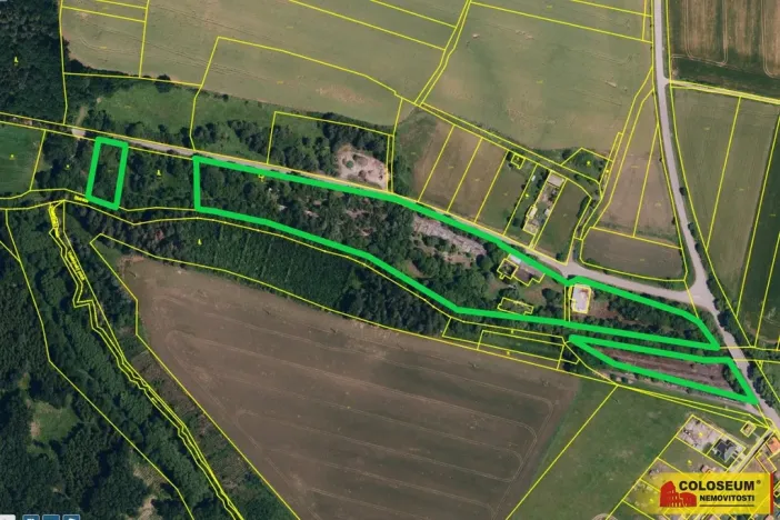 Prodej komerčního pozemku, Uherčice, 28639 m2