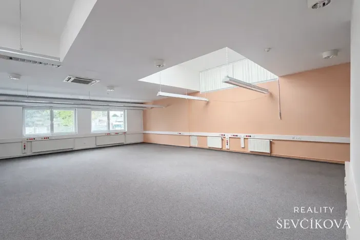 Pronájem komerční nemovitosti, Hradec Králové, Zemědělská, 695 m2