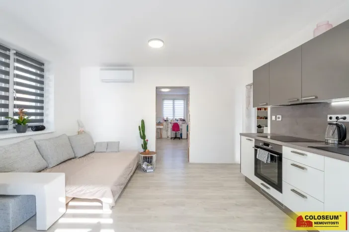 Prodej bytu 2+kk, Hrádek, 53 m2