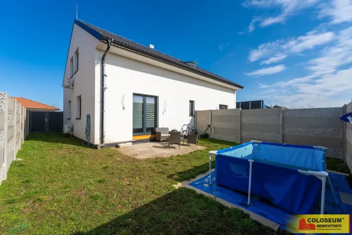 Prodej bytu 2+kk, Hrádek, 53 m2