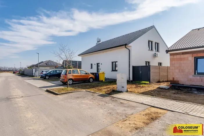 Prodej bytu 2+kk, Hrádek, 43 m2