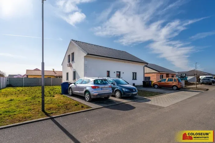 Prodej bytu 2+kk, Hrádek, 43 m2