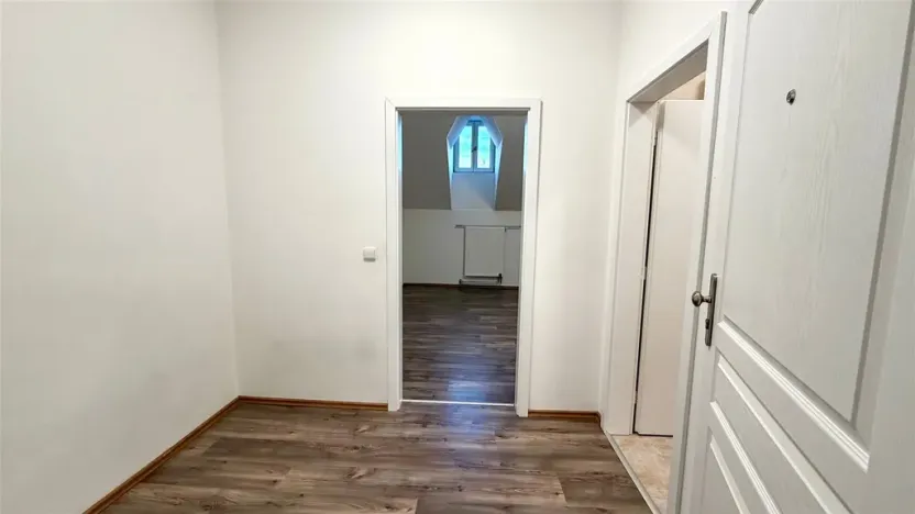 Pronájem bytu 1+kk, Cheb, náměstí Krále Jiřího z Poděbrad, 36 m2