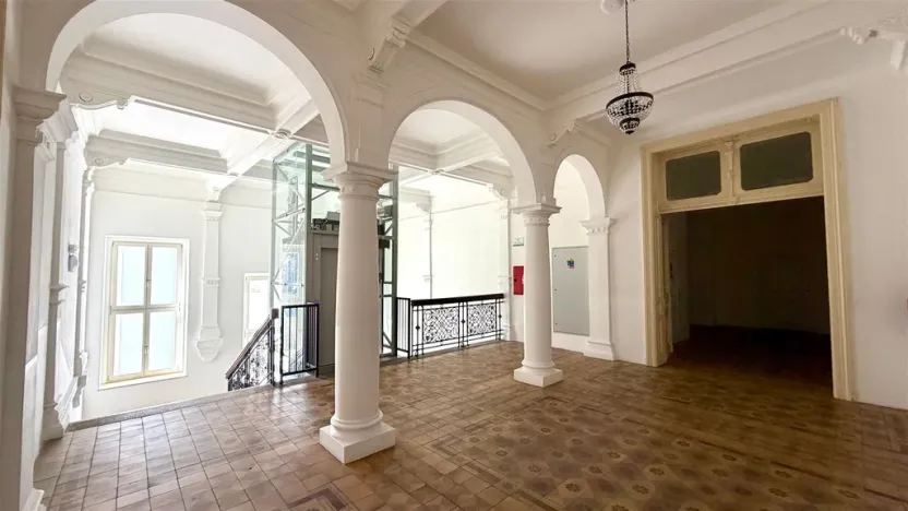 Pronájem bytu 1+kk, Cheb, náměstí Krále Jiřího z Poděbrad, 36 m2