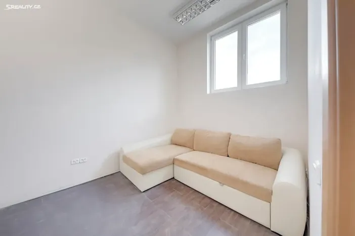 Prodej výrobních prostor, Kladno, Huťská, 1000 m2