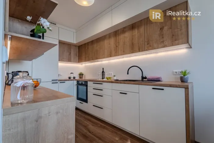 Prodej bytu 3+1, Praha - Kobylisy, Chotovická, 69 m2