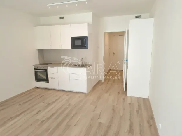 Pronájem bytu 1+kk, Praha - Hloubětín, Poděbradská, 34 m2