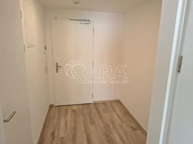 Pronájem bytu 1+kk, Praha - Hloubětín, Poděbradská, 34 m2