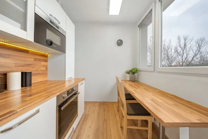 Prodej bytu 3+1, Brno - Lesná, Šrámkova, 72 m2