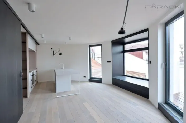 Pronájem bytu 2+kk, Praha - Vinohrady, náměstí Jiřího z Poděbrad, 60 m2