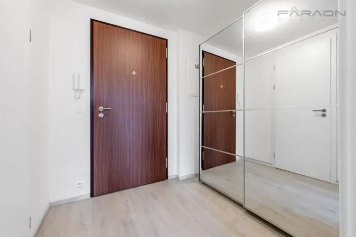 Pronájem bytu 1+kk, Praha - Modřany, Vrátnická, 38 m2