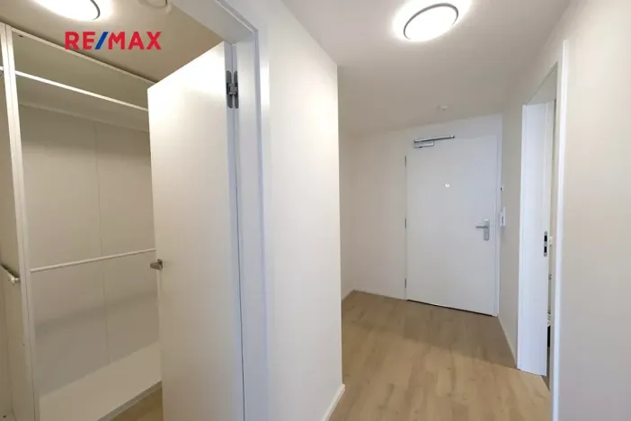 Pronájem bytu 2+kk, Praha - Hloubětín, Poděbradská, 59 m2