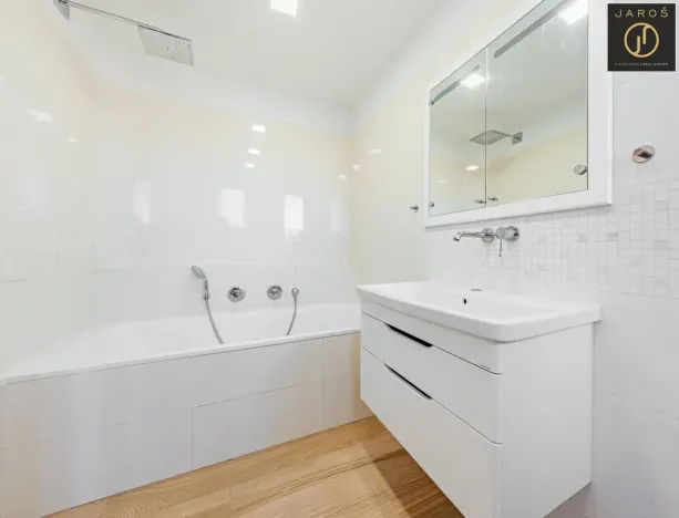 Prodej bytu 2+1, Ostrov, Klicperova, 77 m2