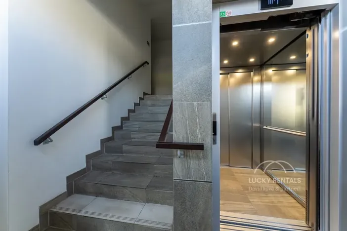 Pronájem bytu 2+kk, Praha - Kamýk, Freiwaldova, 43 m2