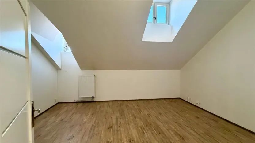 Pronájem bytu 2+kk, Cheb, náměstí Krále Jiřího z Poděbrad, 69 m2