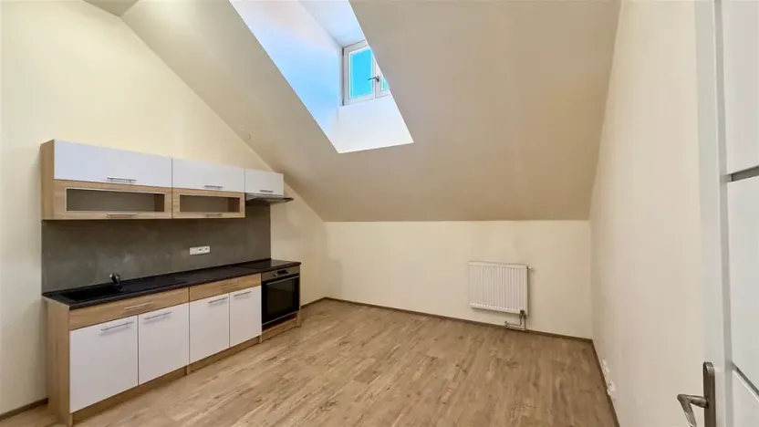 Pronájem bytu 2+kk, Cheb, náměstí Krále Jiřího z Poděbrad, 69 m2