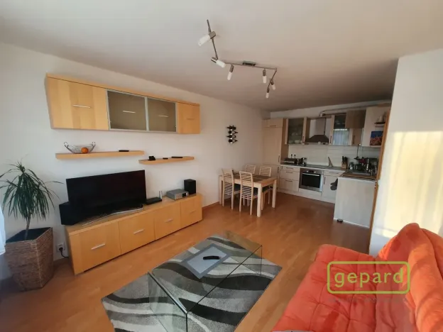 Pronájem bytu 2+kk, Praha, Ve slatinách, 42 m2