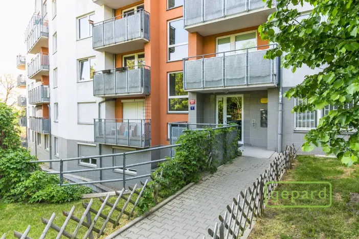 Pronájem bytu 2+kk, Praha, Ve slatinách, 42 m2