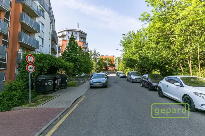 Pronájem bytu 2+kk, Praha, Ve slatinách, 42 m2