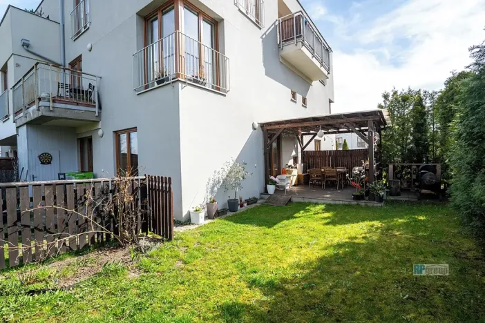 Prodej bytu 2+kk, Zbuzany, Lomená, 61 m2