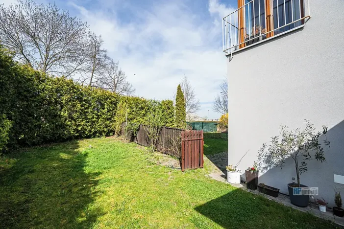 Prodej bytu 2+kk, Zbuzany, Lomená, 61 m2