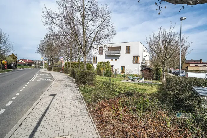 Prodej bytu 2+kk, Zbuzany, Lomená, 61 m2