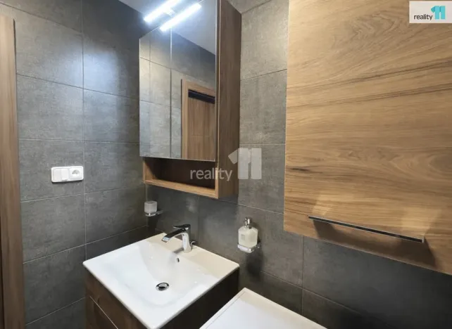 Pronájem bytu 3+kk, Praha - Hostivař, Hornoměcholupská, 68 m2