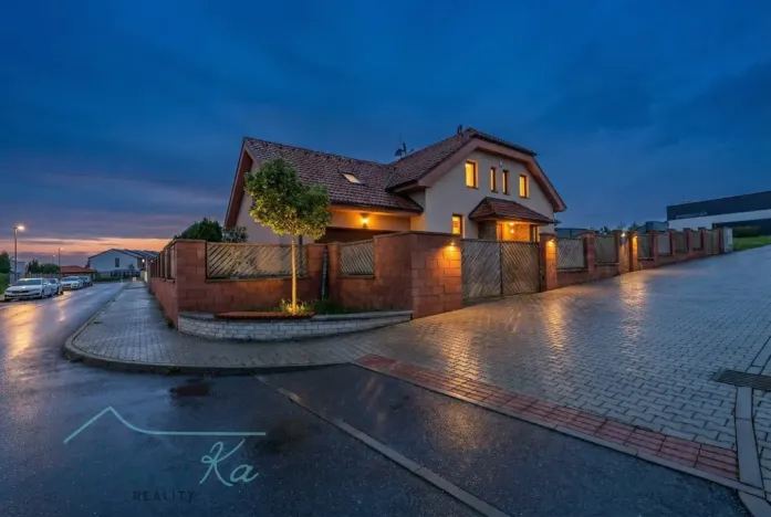 Prodej rodinného domu, Hostivice, Liliová, 392 m2