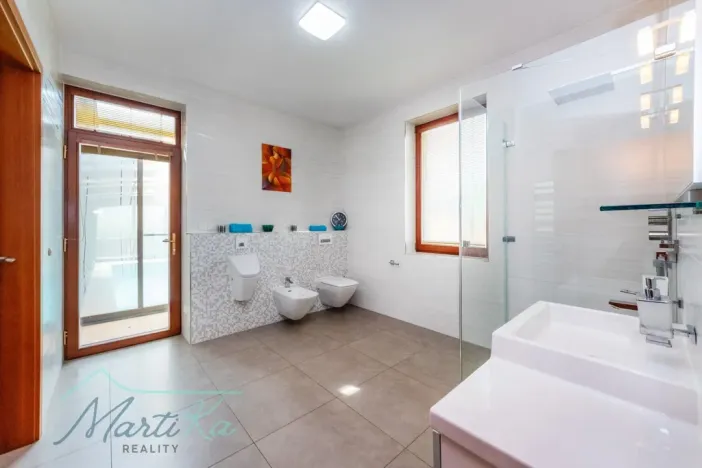 Prodej rodinného domu, Hostivice, Liliová, 392 m2