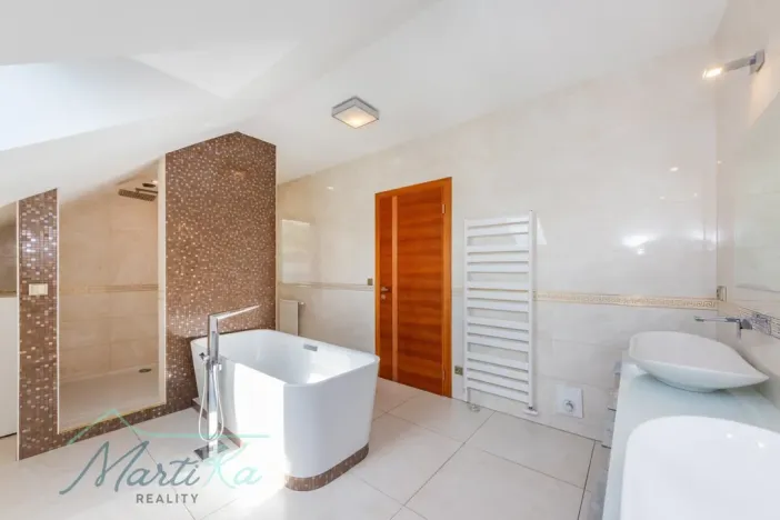 Prodej rodinného domu, Hostivice, Liliová, 392 m2