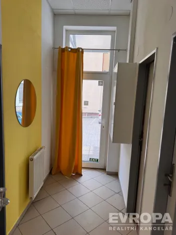 Pronájem obchodního prostoru, Jablonec nad Nisou, Komenského, 50 m2