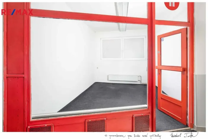 Pronájem obchodního prostoru, Zlín, třída Tomáše Bati, 14 m2