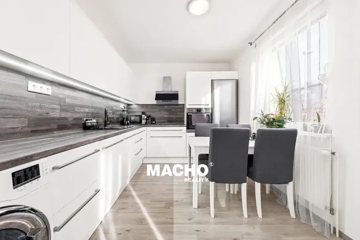 Prodej bytu 3+kk, Hostouň, U Tvrze, 70 m2